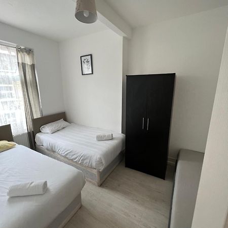 Miles 4Floor Apartment Лондон Екстериор снимка