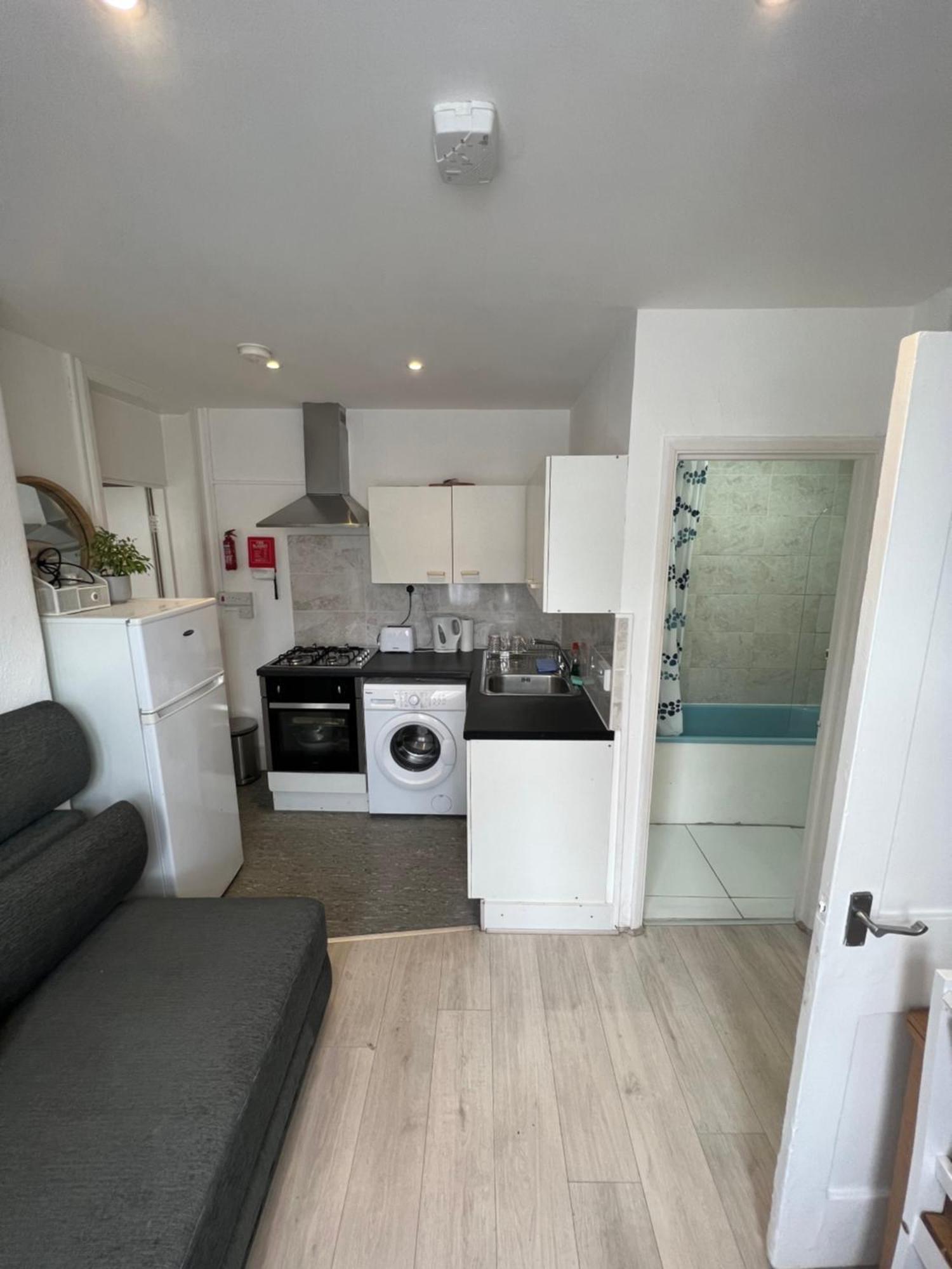 Miles 4Floor Apartment Лондон Екстериор снимка