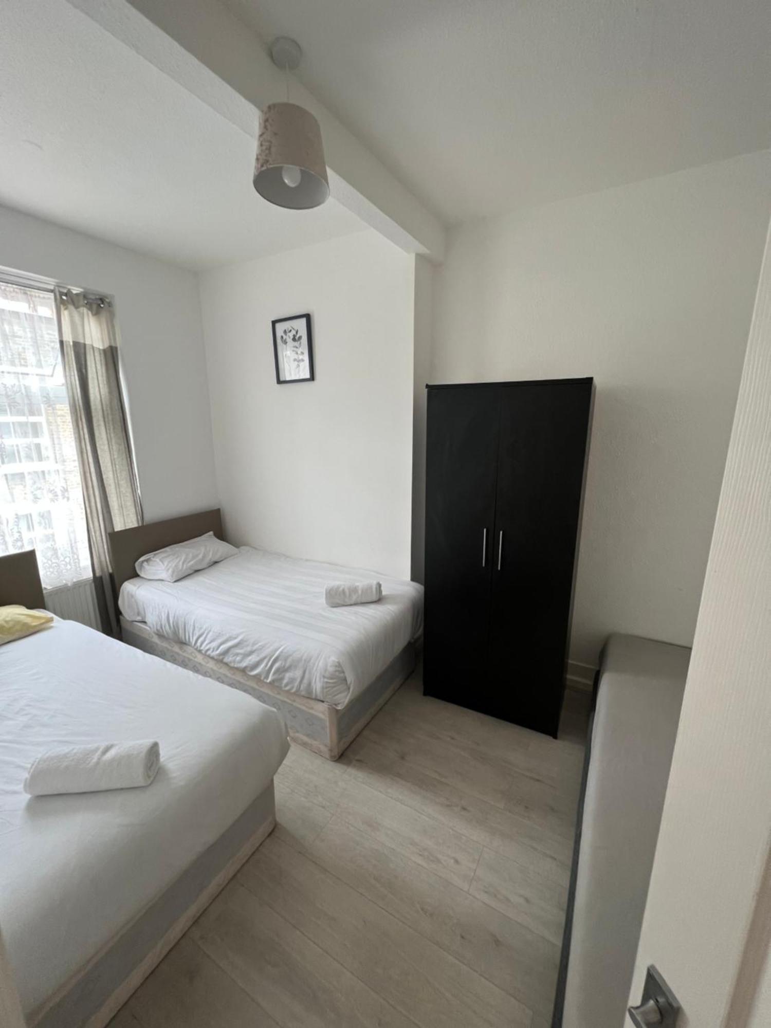 Miles 4Floor Apartment Лондон Екстериор снимка